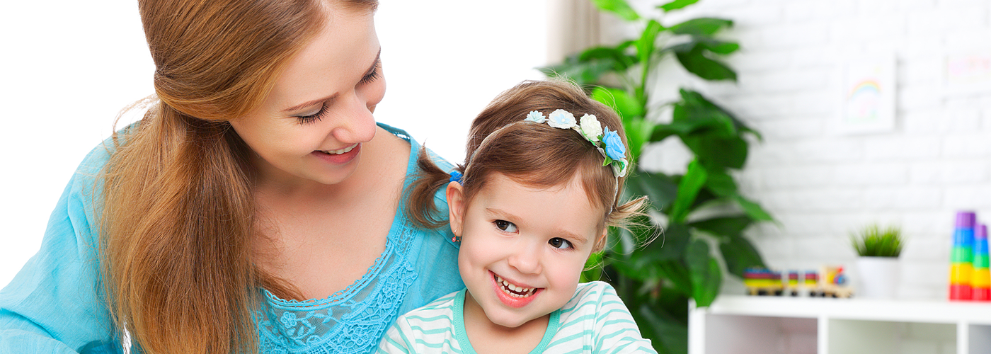 family_smiling_banner